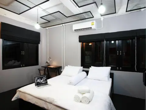 Meroom Hotel - Photo 2