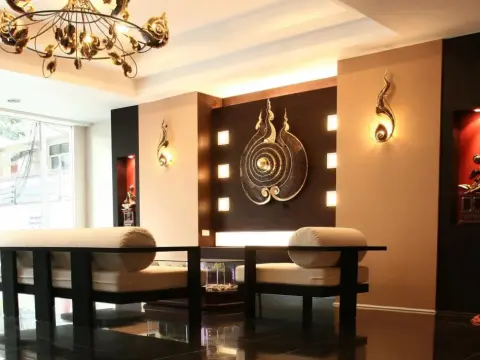 Mirth Sathorn Hotel - Photo 2