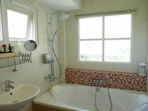 Misty English Cottage - Photo 4