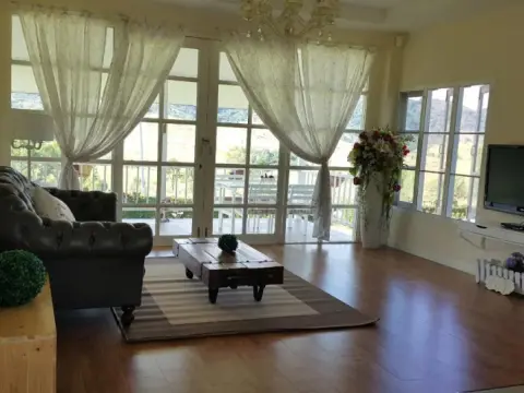 Misty English Cottage - Photo 2