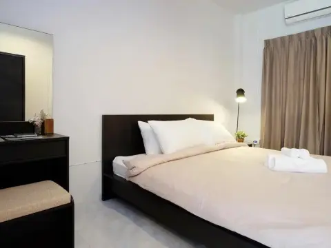 Monday Moon - Photo 1