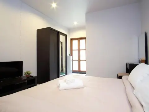 Monday Moon - Photo 2