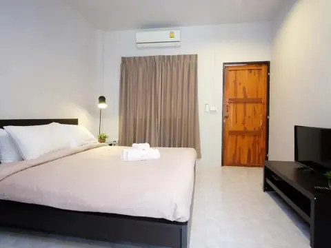 Monday Moon - Photo 3