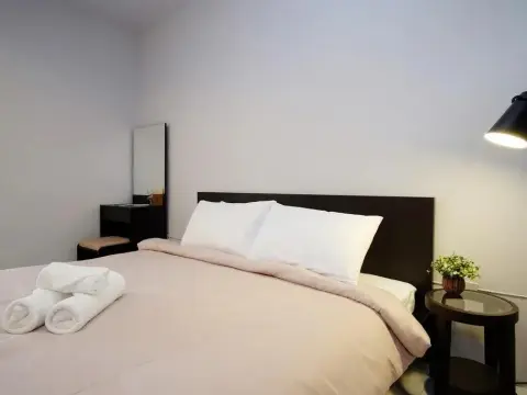 Monday Moon - Photo 4