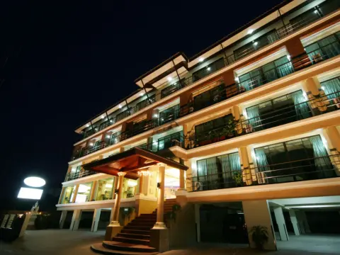 Murraya Residence - Photo 1