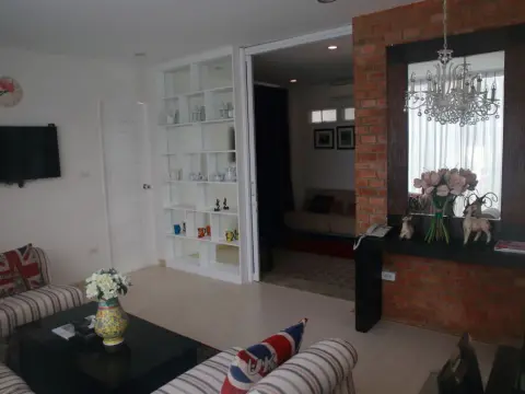 Murraya Residence - Photo 2