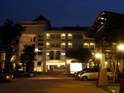 Nana Buri Hotel - Photo 1