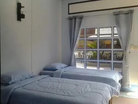 Navy House - Photo 4