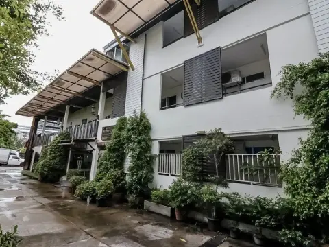 Nida Rooms on Nut 6 Mega Mall - Photo 1