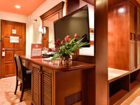 Nida Rooms Patong Pier Palace - Photo 2