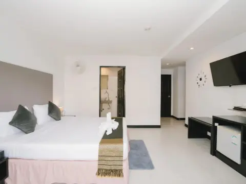 Noble House Patong - Photo 4