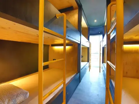 One More Wave Kata Beach Hostel - Photo 4