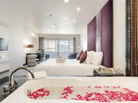 Furama Silom Hotel - Photo 4