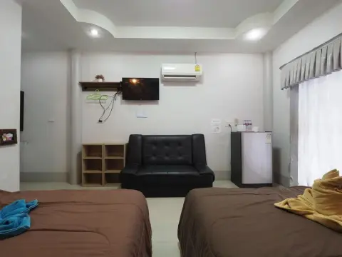 OYO 1100 Chidlom Resort - Photo 3