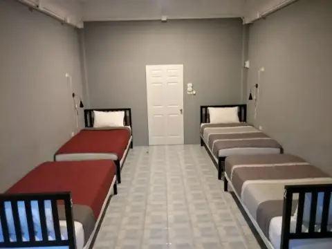 OYO 1147 The Moment Hostel - Photo 2