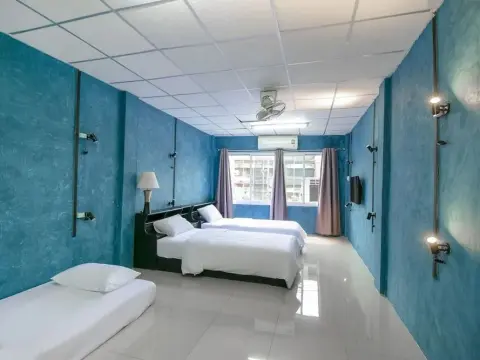 OYO 1158 Thestaycafe Hostel - Photo 2