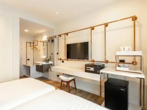 Ozone Hotel Bangkok - Photo 3