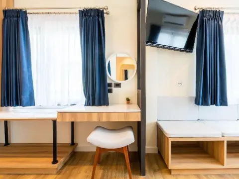 Ozone Hotel Bangkok - Photo 4