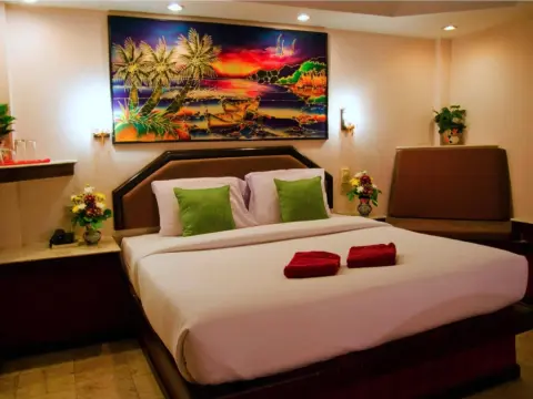 Paradise Inn - Photo 3