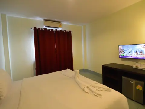 Paripas Express Hotel Patong - Photo 3