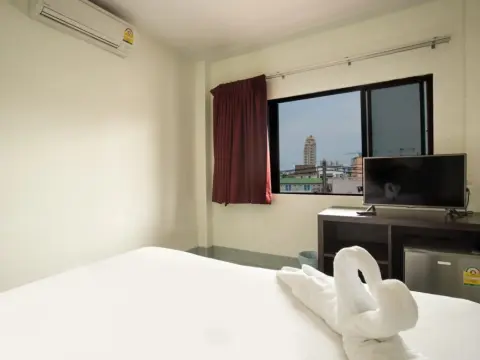 Paripas Express Hotel Patong - Photo 4