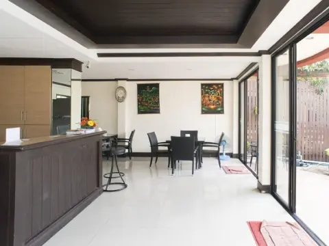 Paripas Express Hotel Patong - Photo 2