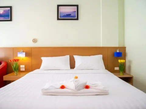 Patong Eyes Hotel - Photo 4