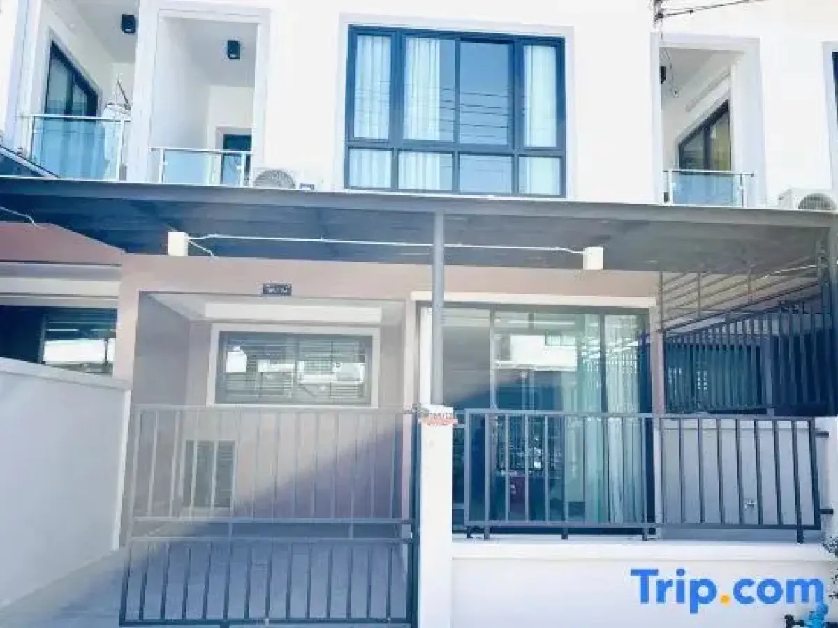 Pattaya Tay Emperor Holiday townhouse