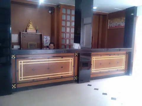 Petch Pailyn Hotel - Photo 2