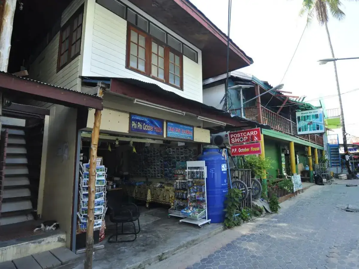 Phi Phi October House