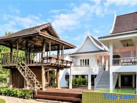 Phi Private Villa: Luxury 4 beds Riverside & Pool: Near old town*Breakfast, Laundry, Free pickup - Photo 1