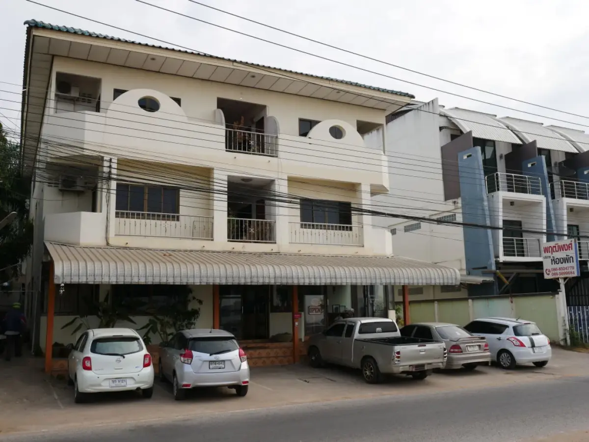 Phuttipong Apartment