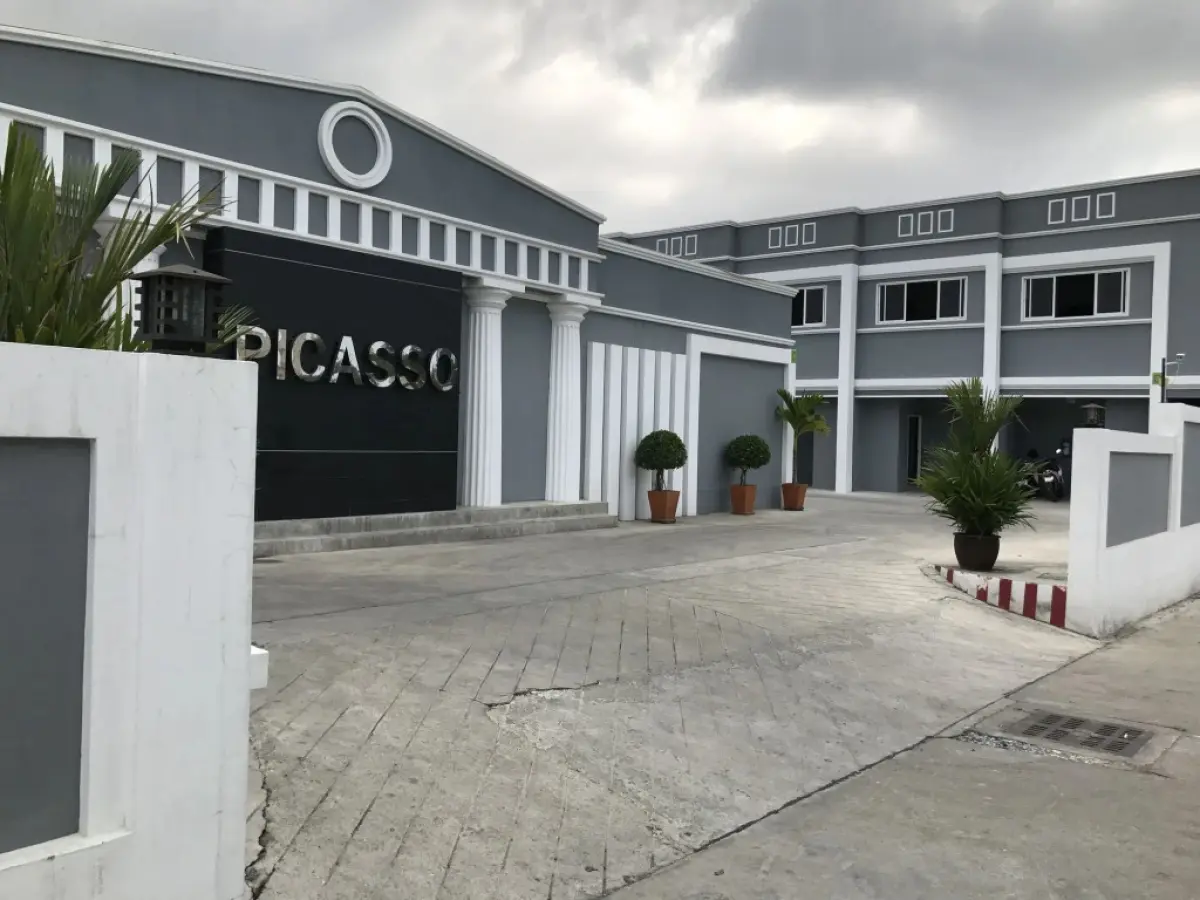 Picasso Hotel 24 Inn