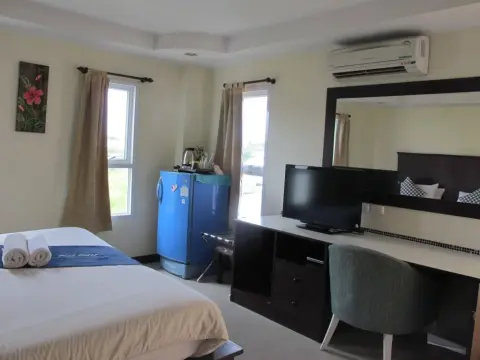 Pius Place - Photo 2