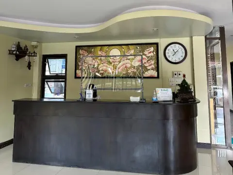 Ponburi Hotel - Photo 2