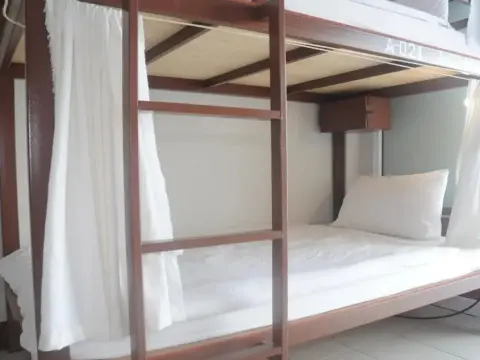 Pool Front Hostel - Photo 2