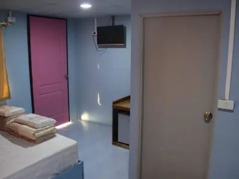Posh Resort - Photo 2