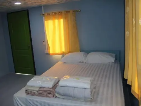 Posh Resort - Photo 3
