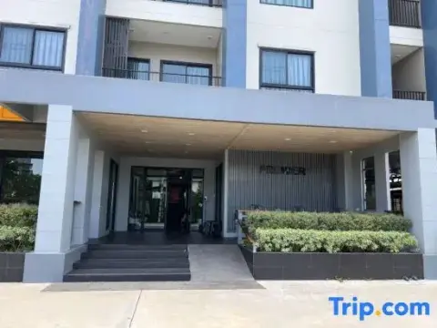 Premier Luxe Hotel - Photo 2