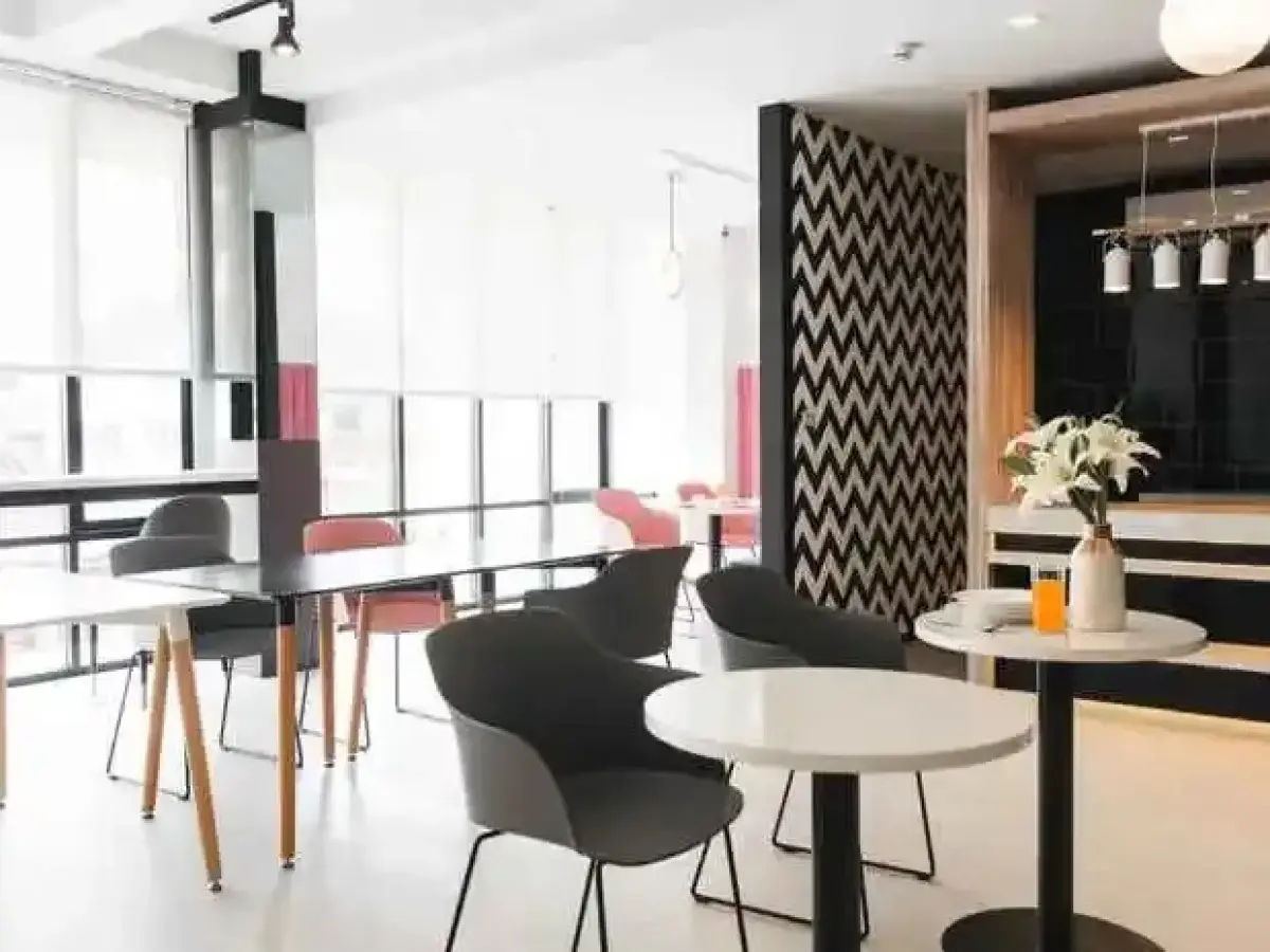 Qlosest Hotel