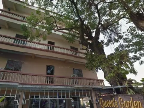 Queen's Garden Resort - Photo 4