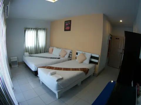 Rapeepong Hotel - Photo 3
