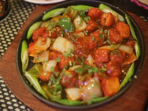 Rayaan Oriental Guest House & Restaurant - Photo 3