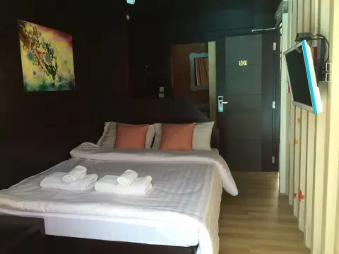 Retro Box Hotel - Photo 3