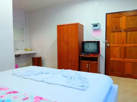 Ruan Chompoo Resort - Photo 4