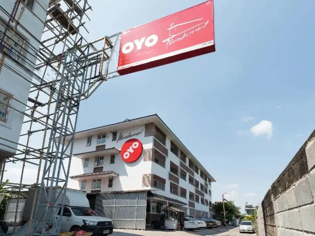 Ruan Plaisoi Apartment by ZUZU