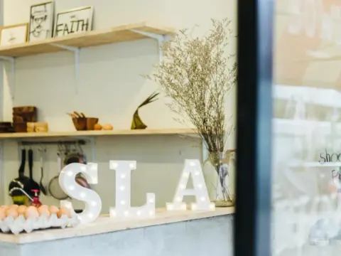 S L A bar n'bed - Hostel - фото 3