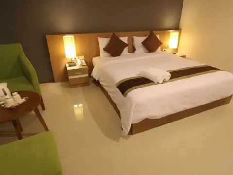 S Tara Grand Hotel - Photo 4