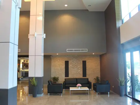 S Tara Grand Hotel - Photo 2