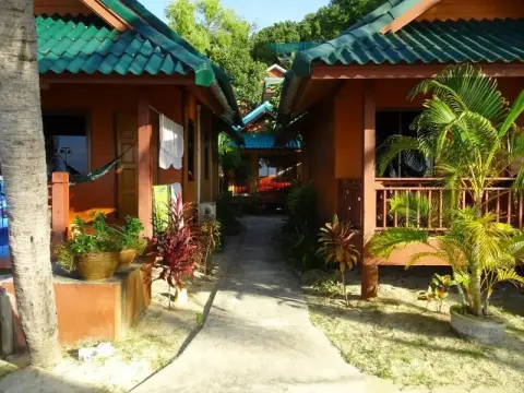 Sandy Bay Bungalows - Photo 2